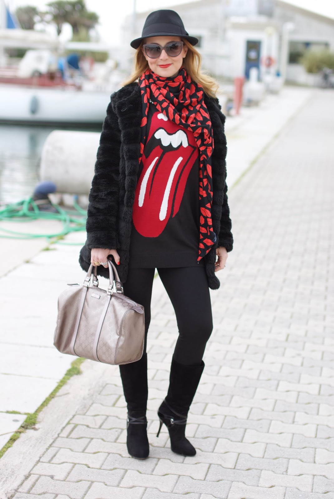 Persunmall red lips and tongue long sweater, le streghe faux fur, Zara lips scarf, Gucci joy bag, Fashion and Cookies, fashion blogger