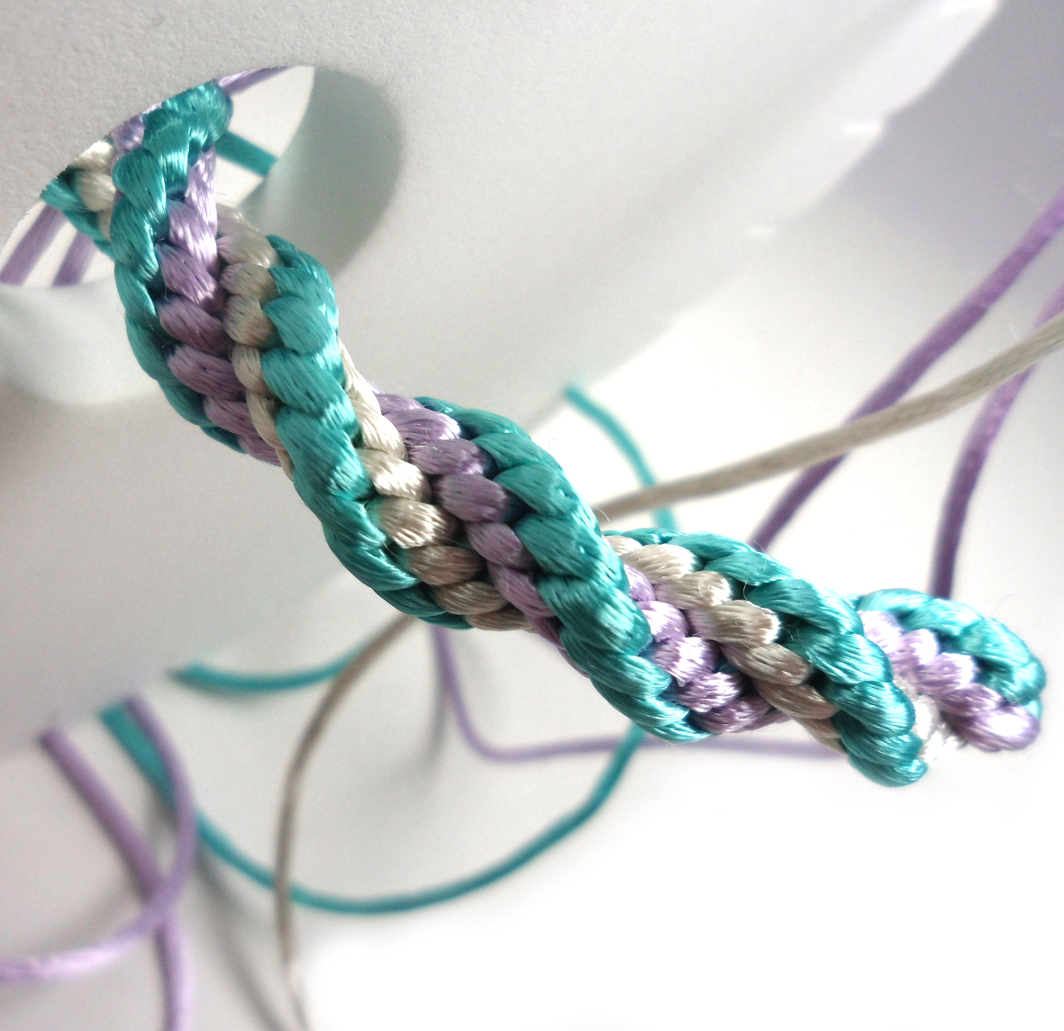 LIFE OF LINUZ: Tutorial: Make your own spiral bracelet!
