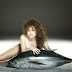 Η Έλενα Μπόναμ Κάρτερ γυμνή με ένα ψάρι 27 κιλών...