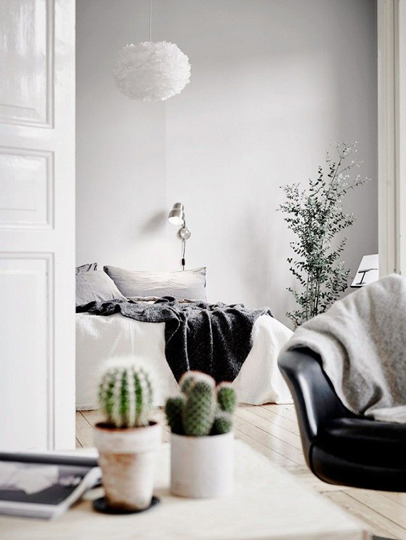 Cozy scandinavian bedroom. Image by Anders Bergstedt