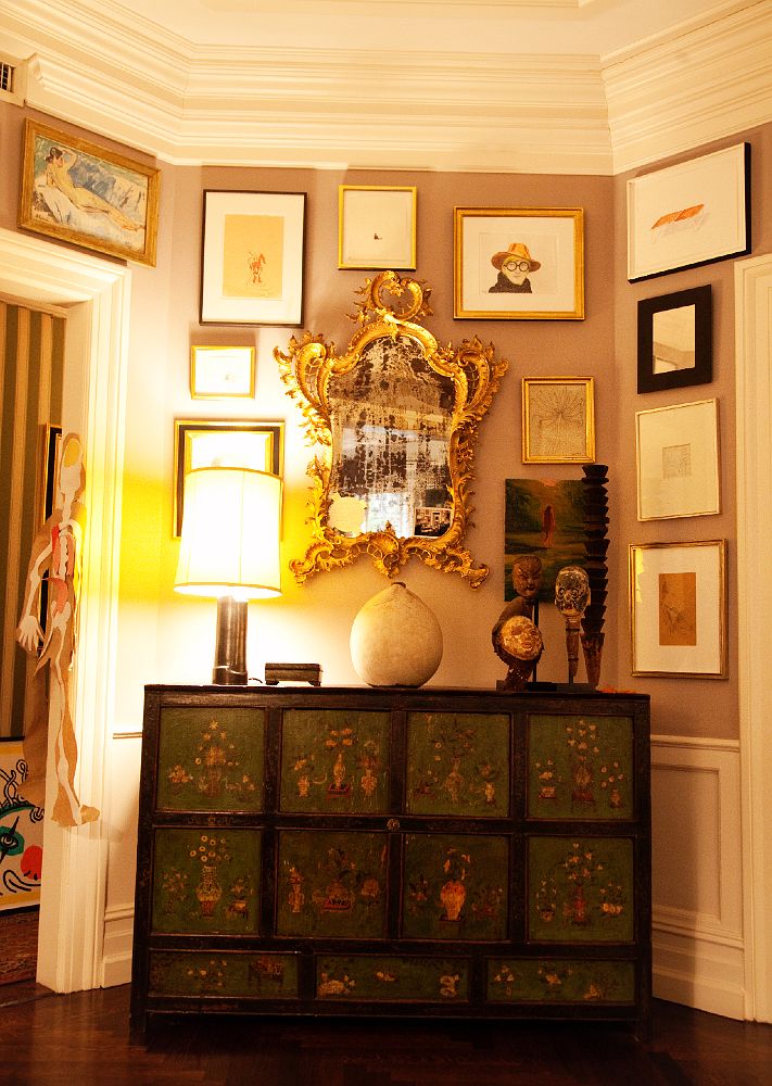 From their gorgeous New York City home Kate and Andy Spade's entryway with
