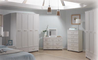 Dormitorio blanco, elegante diseño en color blanco limpio - Interior