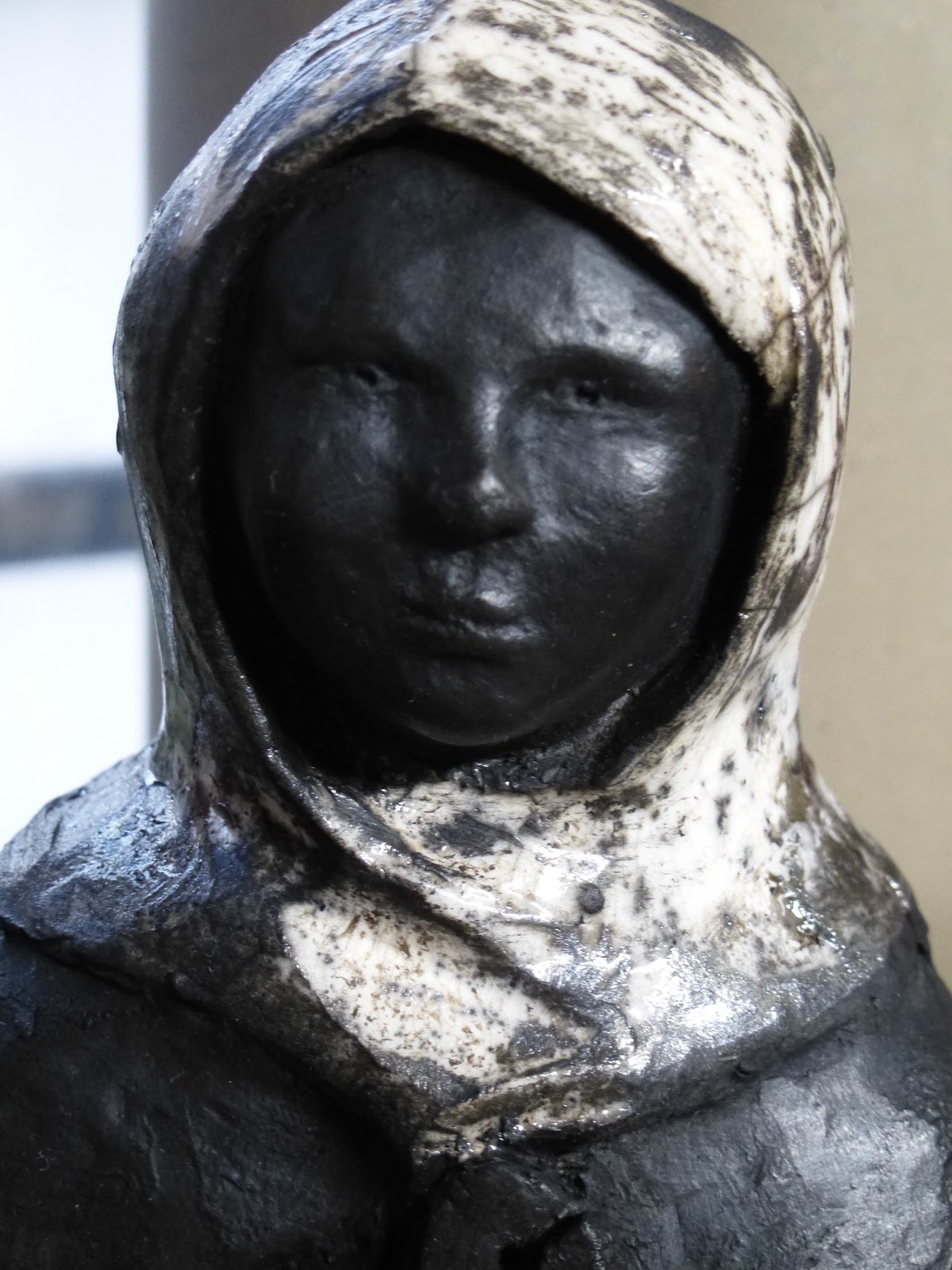 Sculpture en raku de Sainte Apolline une commande particulière