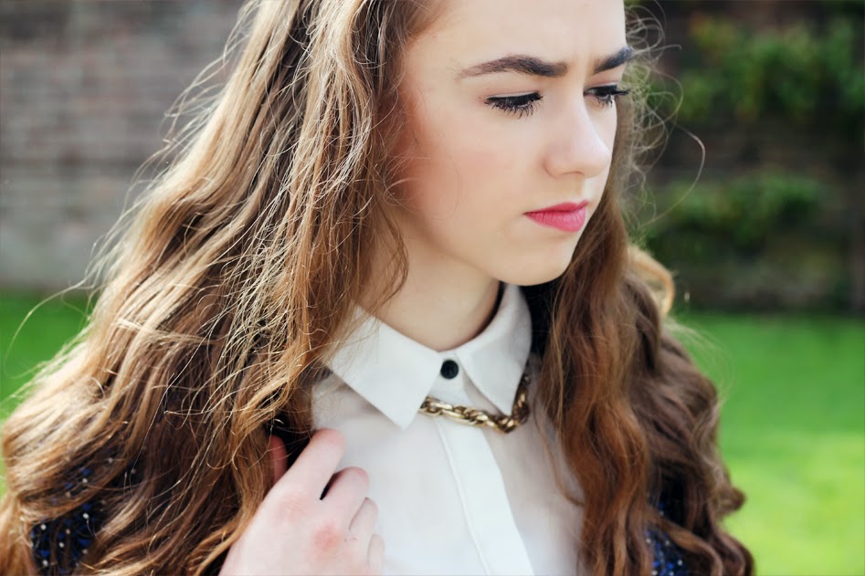 brunette wavy hair, gold chain necklace, button up shirt, bold eyebrows, mandeville sisters, look, 