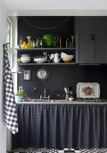 Down and Out Chic: Interiors: A Black Kitchen (and it's awesome)