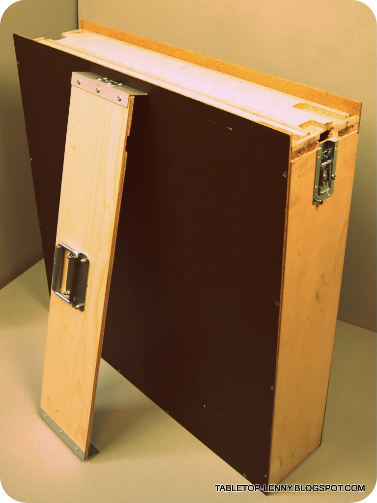 MINIATURE WARGAMING TABLE