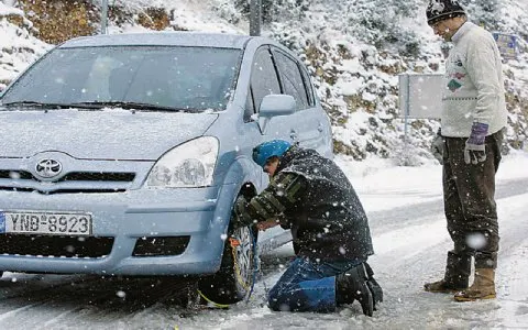 Εύβοια: Πού έχει διακοπεί η κυκλοφορία λόγω χιονόπτωσης! 