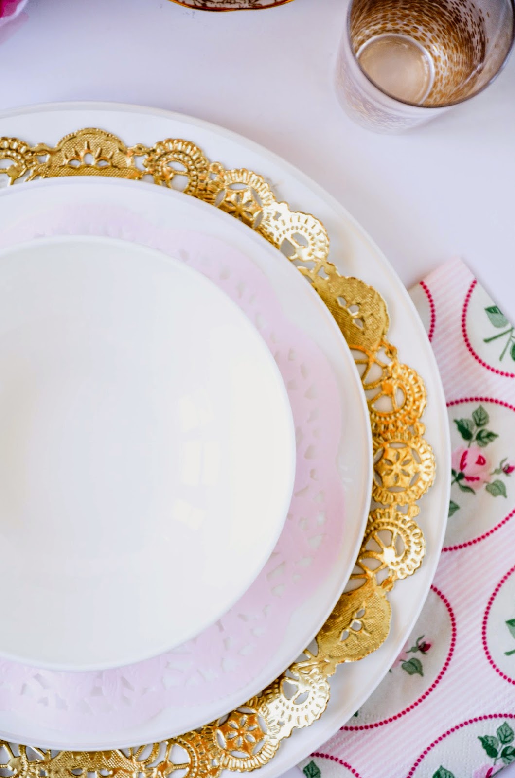 Easter brunch ideas: Pretty pastels and gold accents table scape settings