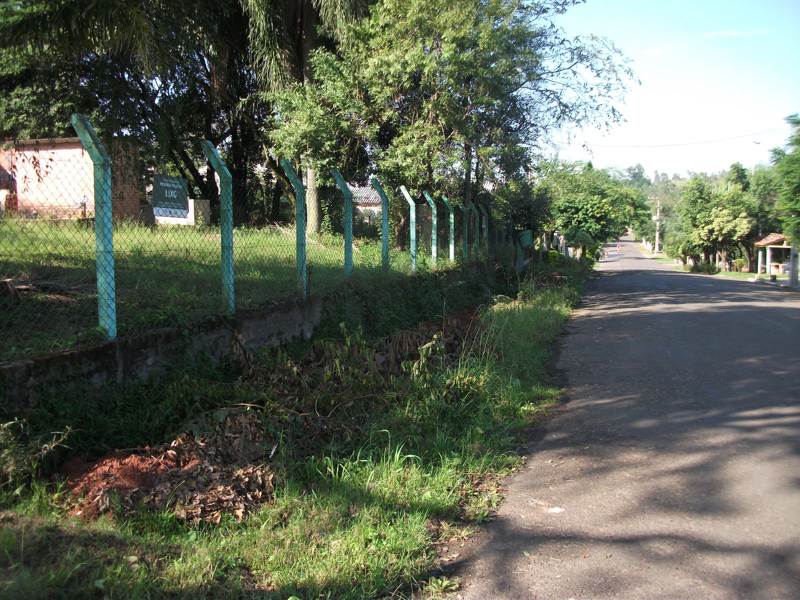 PASSEIO PÚBLICO NO CEMITÉRIO