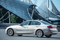 BMW-330e-13.jpg
