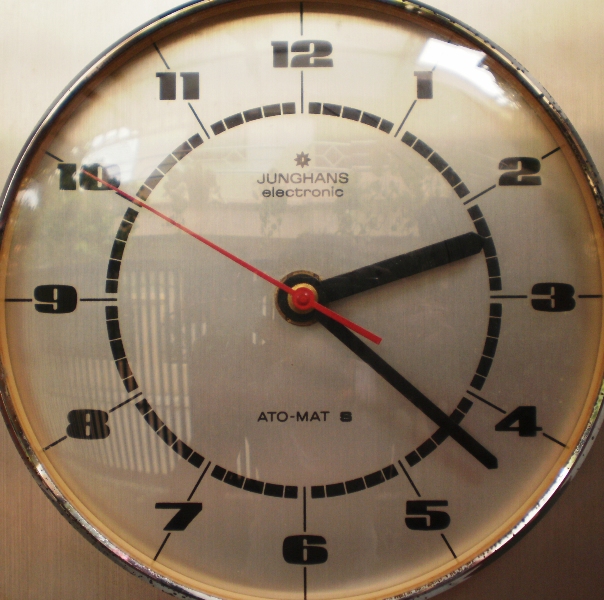 Jam Dinding Junghans