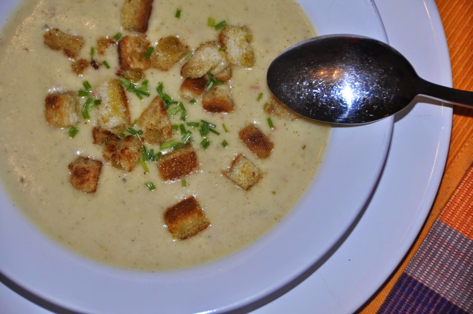 Kartoffelsuppe; Kartoffelsuppe mit Speck