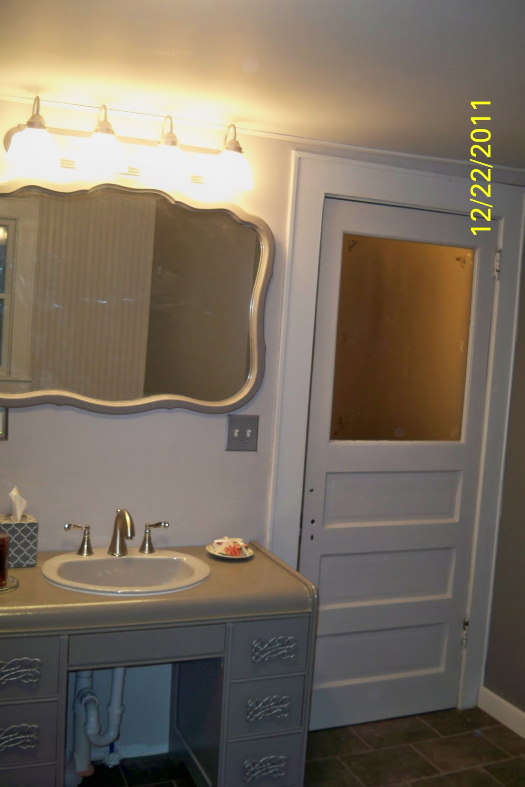 flippinga4square UPSTAIRS BATHROOM