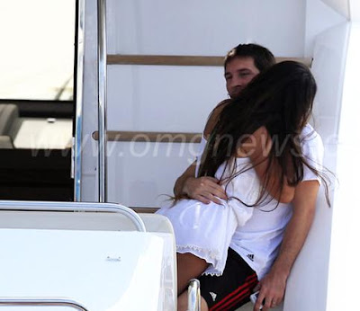messi y antonella roccuzzo en ibiza
