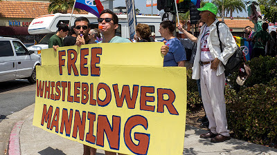 FREE WHISTLEBLOWER MANNING FREE WHISTLEBLOWER MANNING