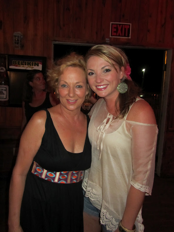 Karen Waldrup Puts On An Amazing Show to Raise Money In San Pedro San