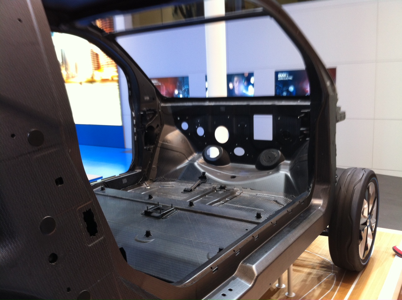 My ELife Now ! BMW i3 Carbon Fiber Chassis