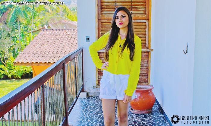 blusa amarela com short branco