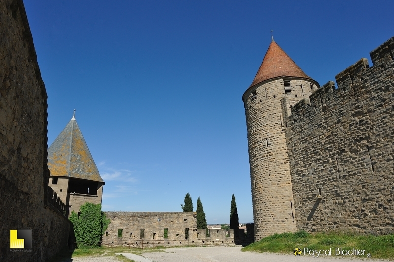 Le tours des remparts à Carcassonne photo pascal blachier