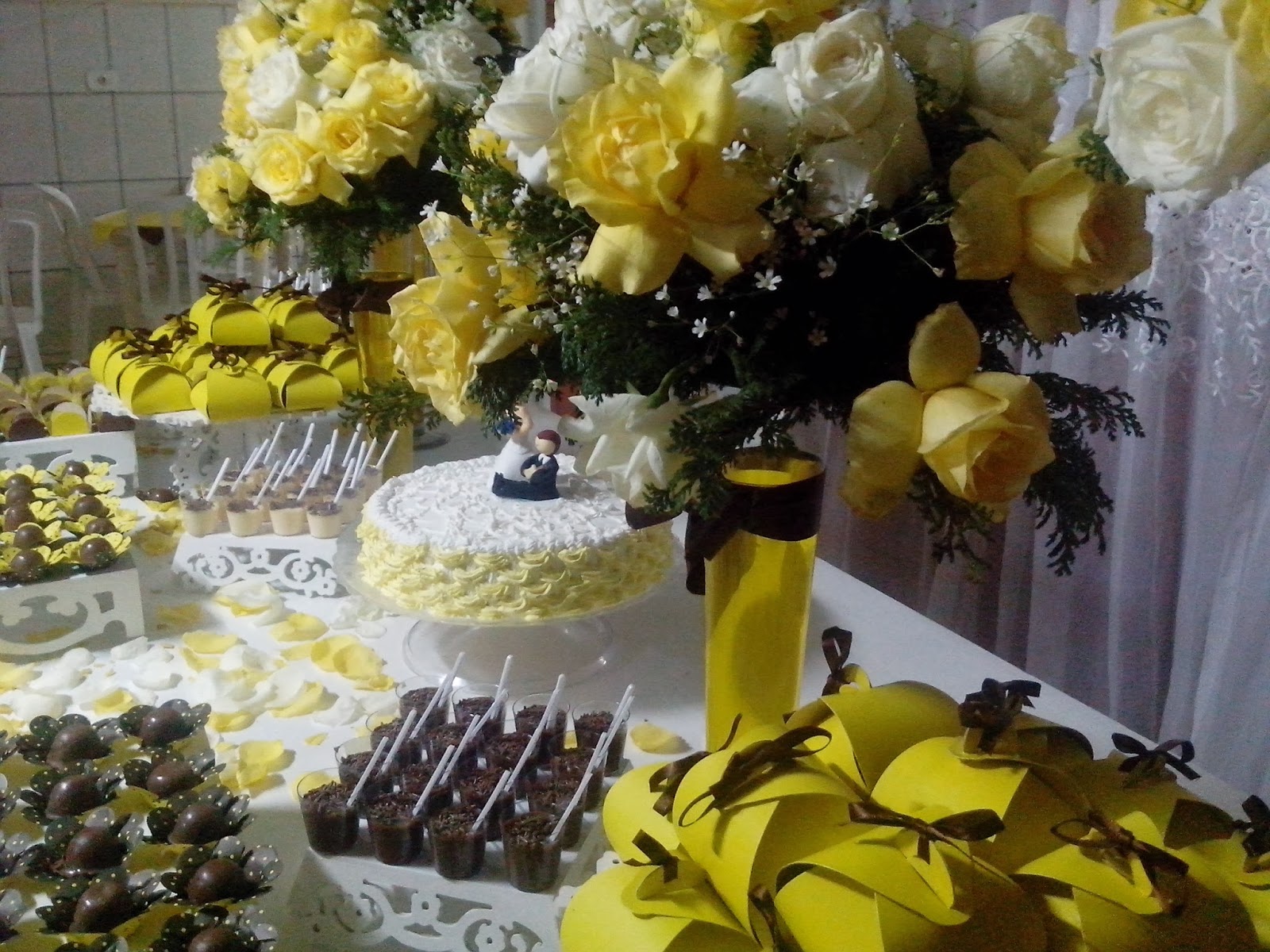 Casamento Feito em Casa Decoração de casamento amarelo e marrom Casamento Feito em Casa Decoração de casamento amarelo e marrom