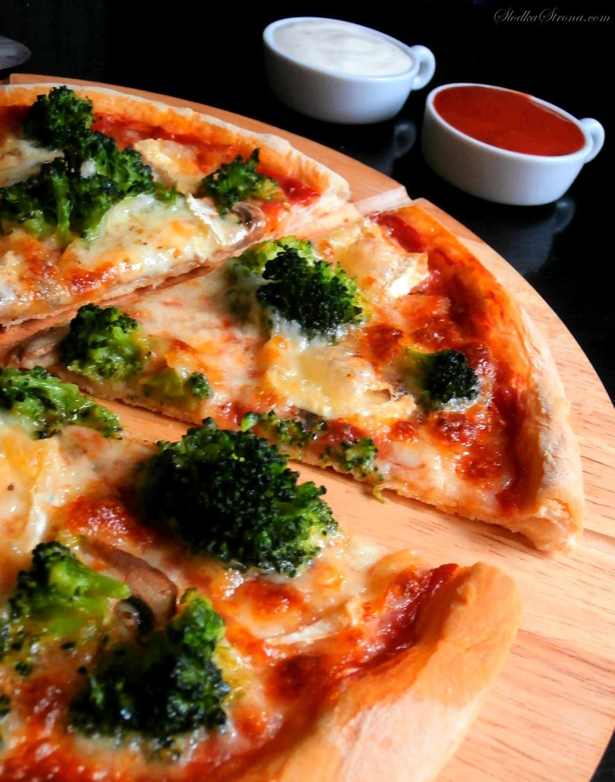 Domowa Pizza z Brokułami - Przepis - Słodka Strona
