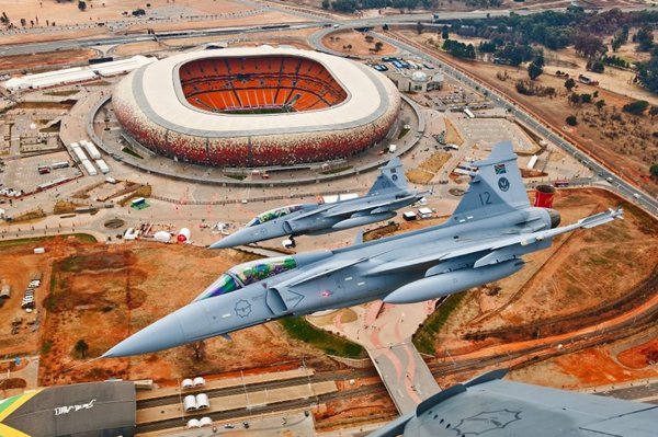 http://2.bp.blogspot.com/-tVl4Q4DG6dw/UUG2FvPFO8I/AAAAAAAAJTo/sh9kfty5V8Q/s640/SAAF-Gripen-over-Soccer-City-Stadium-Johannesburg-South-Africa.jpg