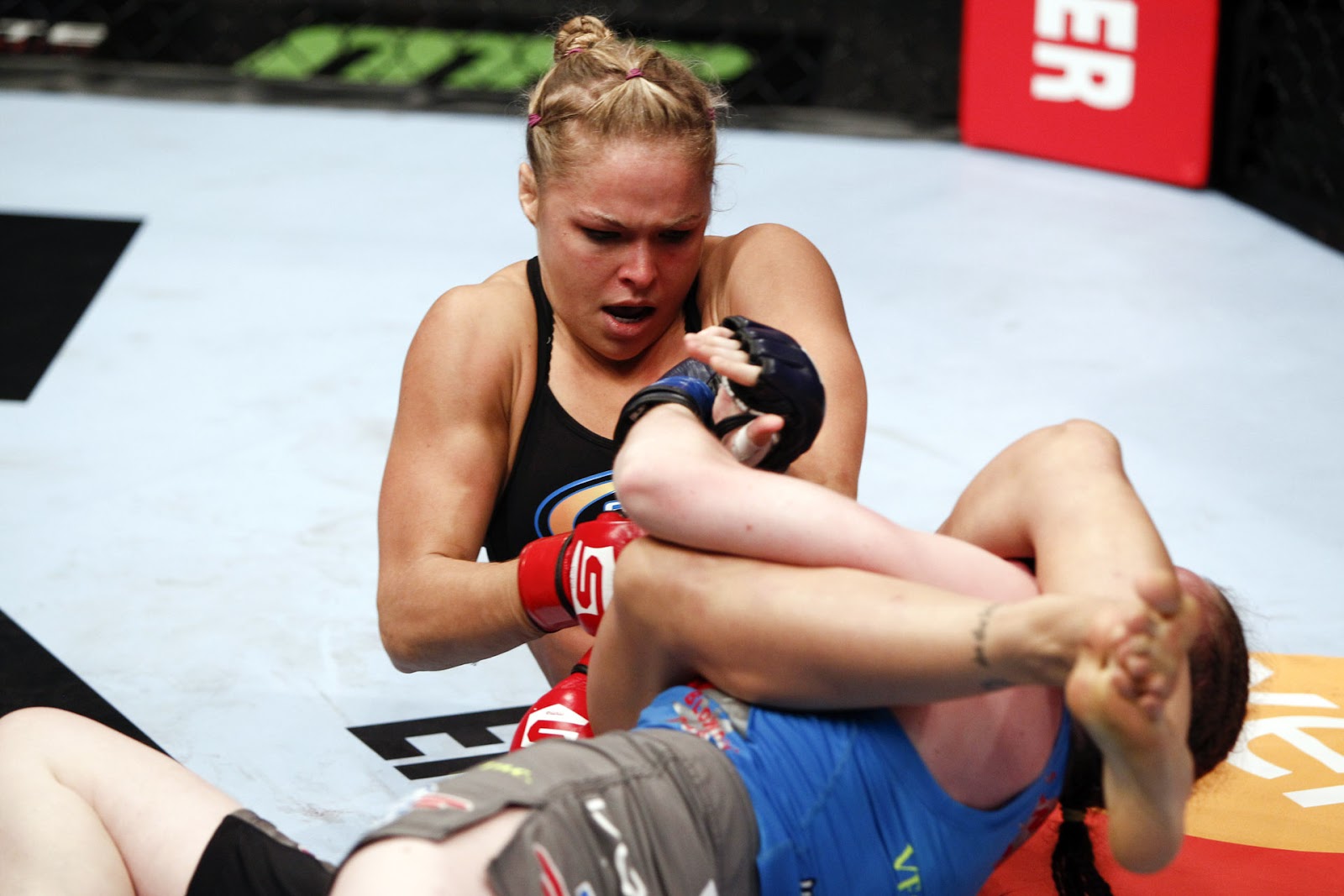 http://2.bp.blogspot.com/-tWKVtOsqFcU/ULtoe-VayAI/AAAAAAAAAMc/GKKylNwtKrs/s1600/Ronda-Rousey-wallpaper-2.jpg