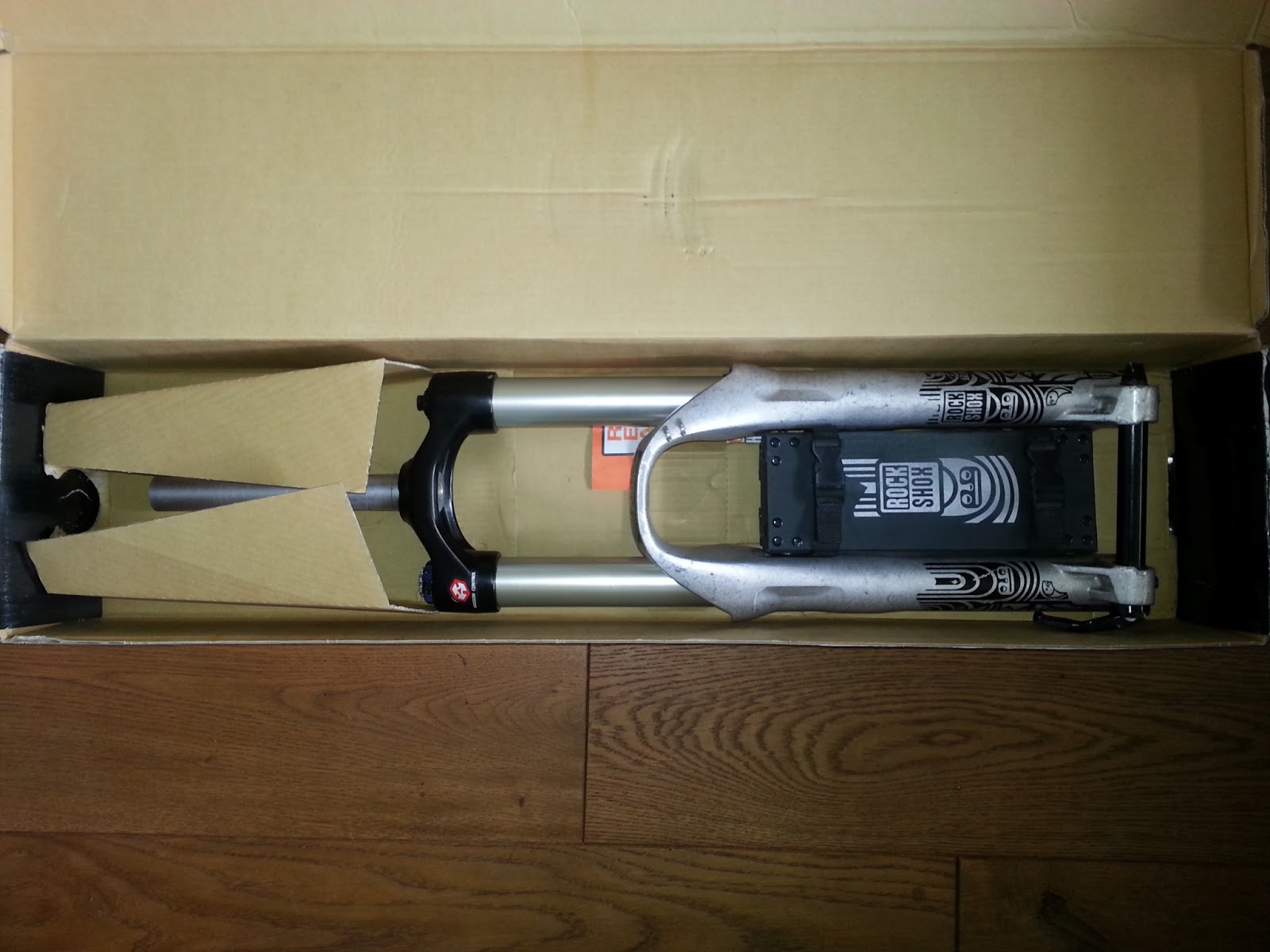 Rock Shox Totem Solo Air 2009 Box Rock Shox Totem Solo Air 2009 Box