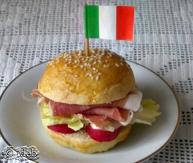 PANINI SOFFICI AL LATTE...E PANINO DEL TIFOSO ITALIANS DO EAT BETTER
