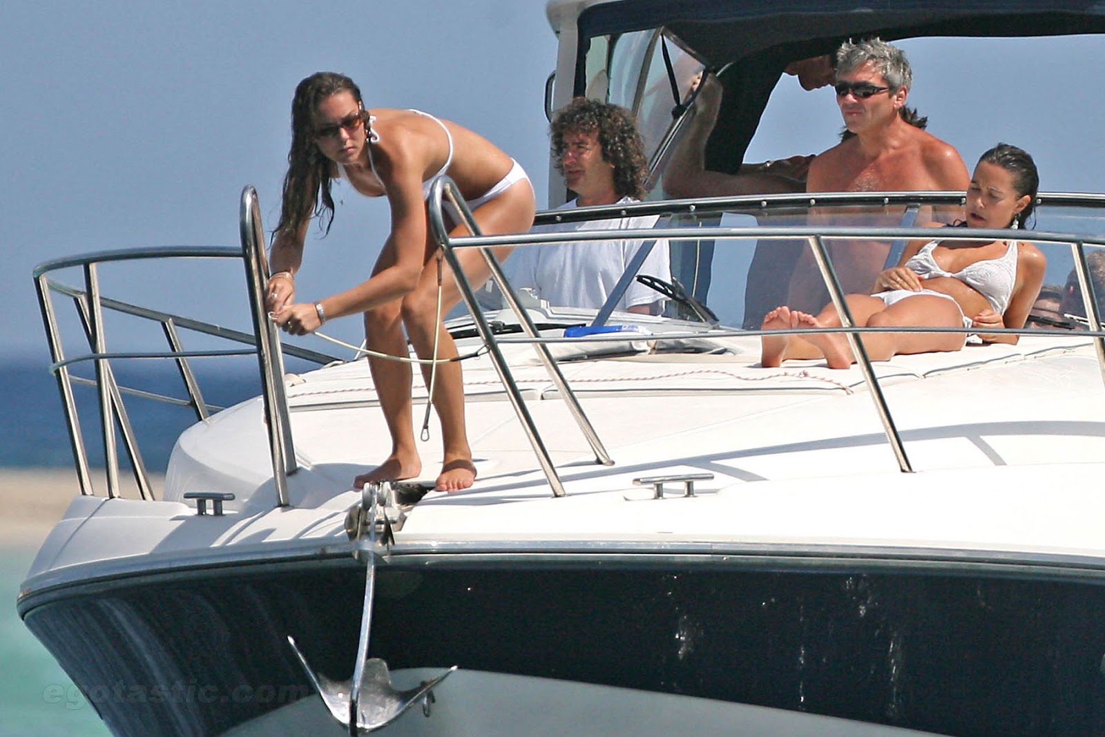 Barefoot Celebrities: Pippa and Kate Middleton barefoot on a yacht.