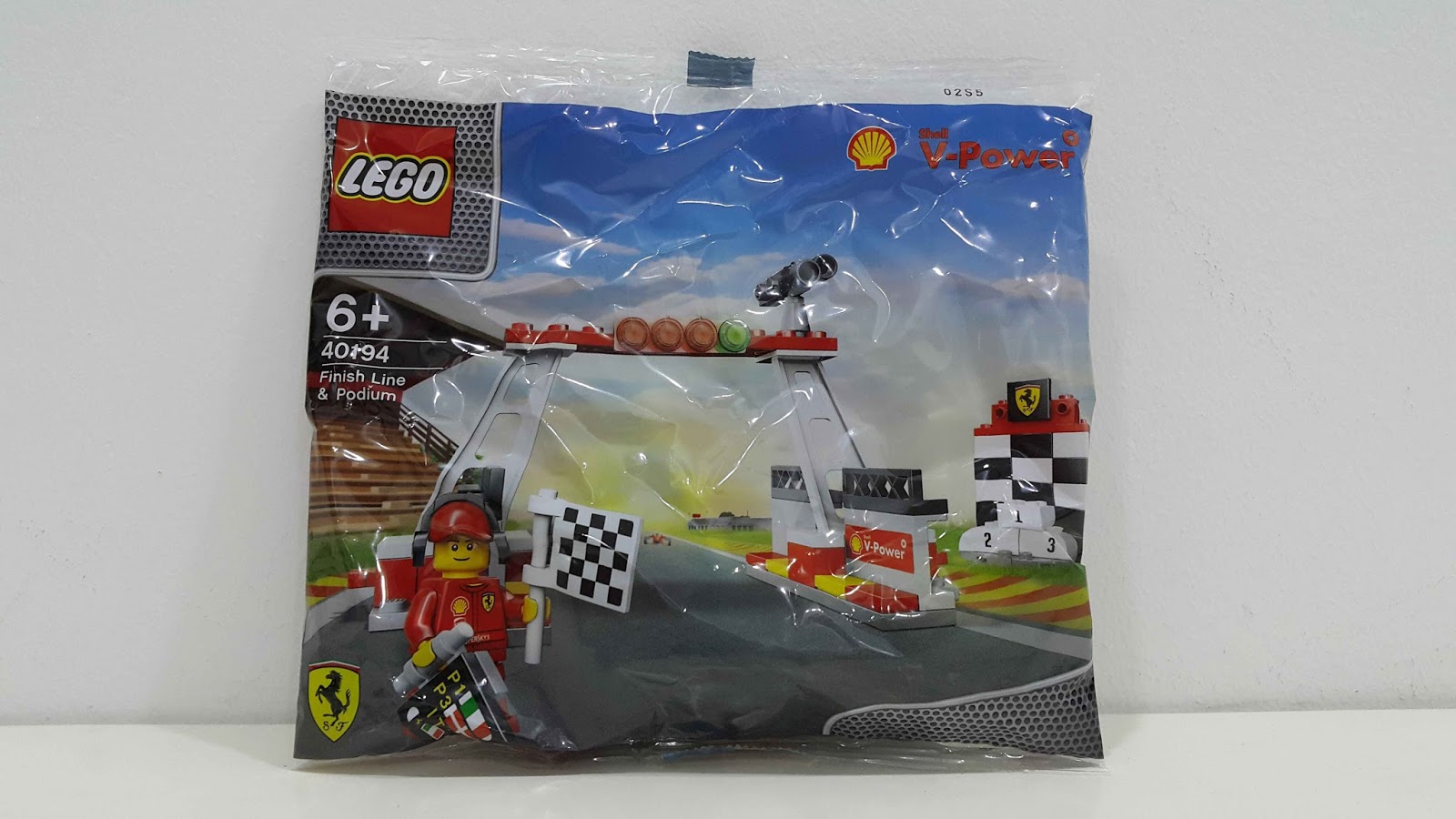 LEGO Shell V-Power Finish Line Podium and Minifigure Polybag Set 40194