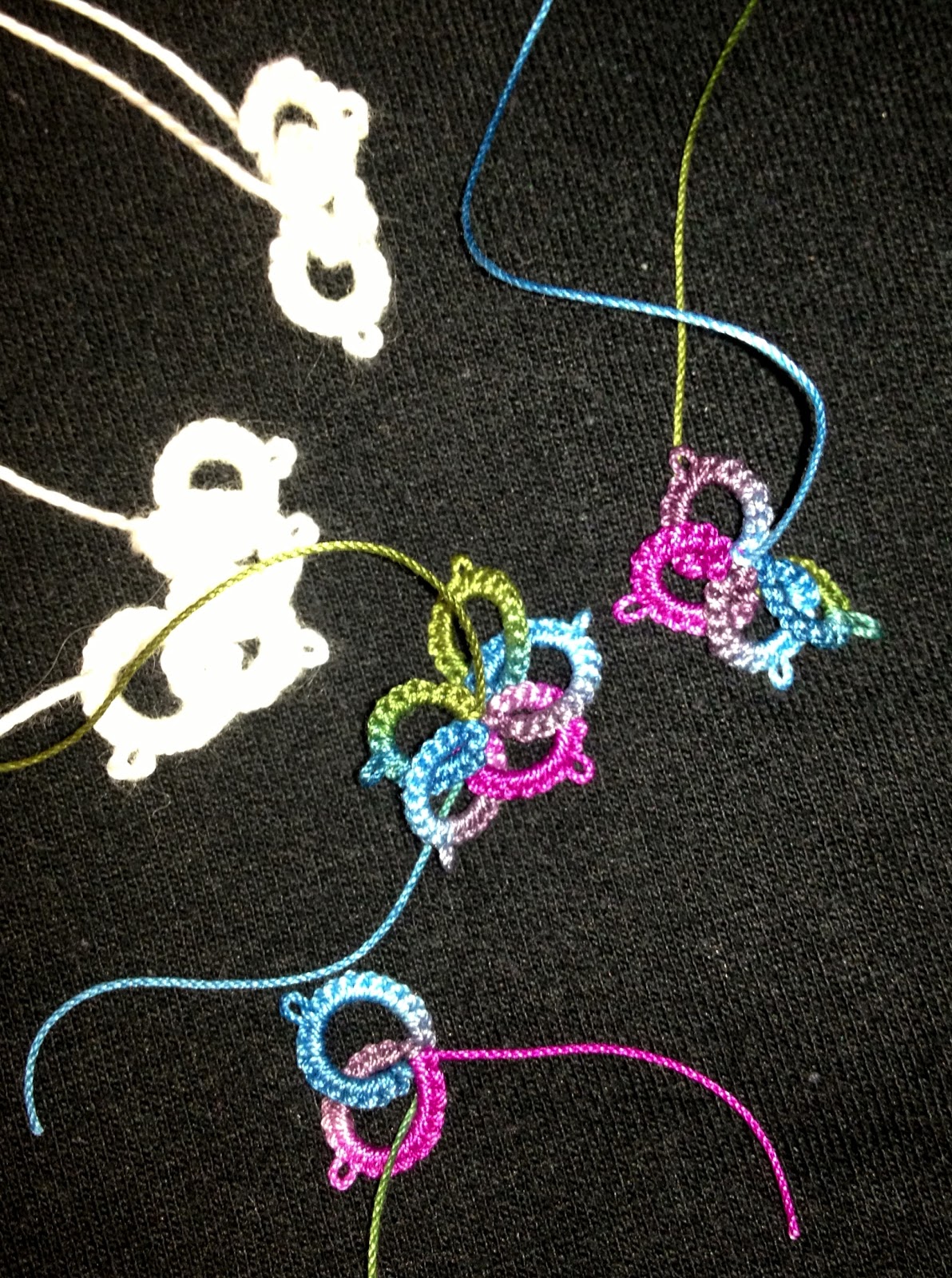 Tatting We make lace with lots of little knots! Shuttletatted