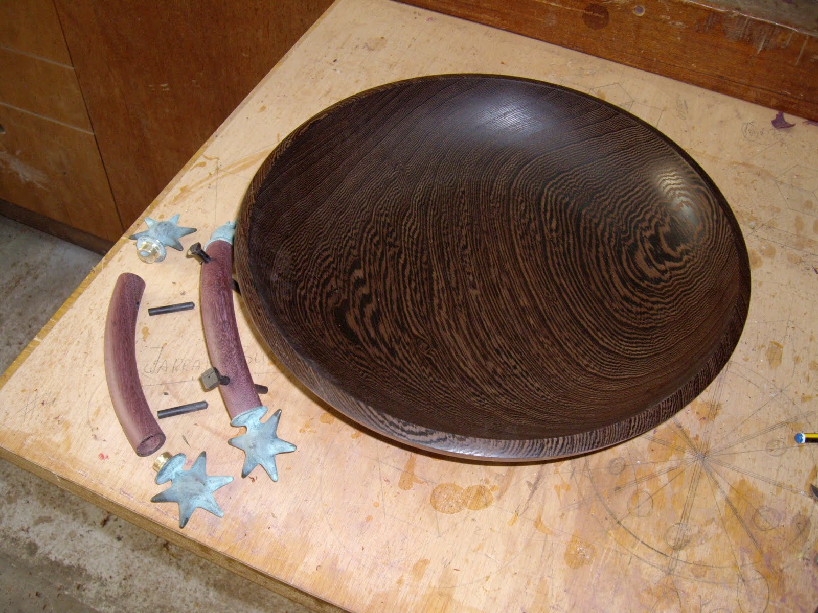 tornero del viejo pajar: PLATO CON ASAS EN WENGÉ