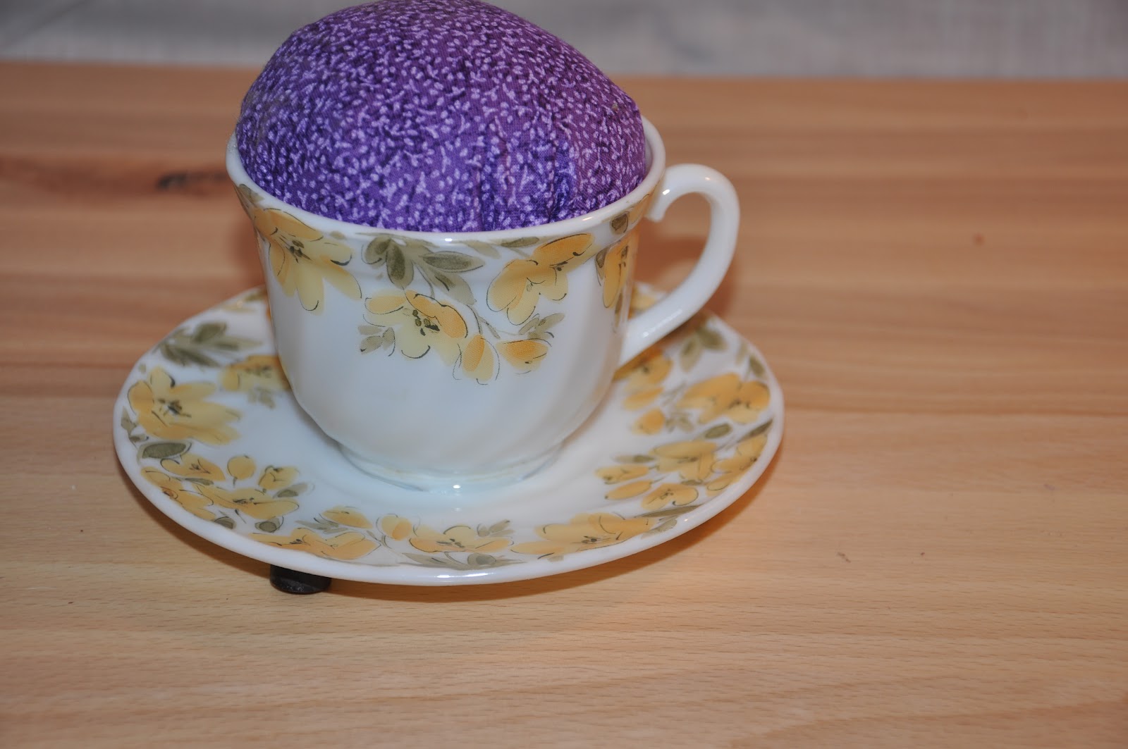 Yuen Yarn Tea Cup Pin Cushion (in like 5 minutes)