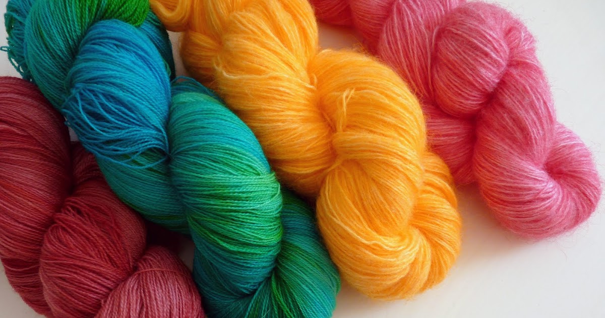 Madeline's Wardrobe: Dyeing yarn with food coloring