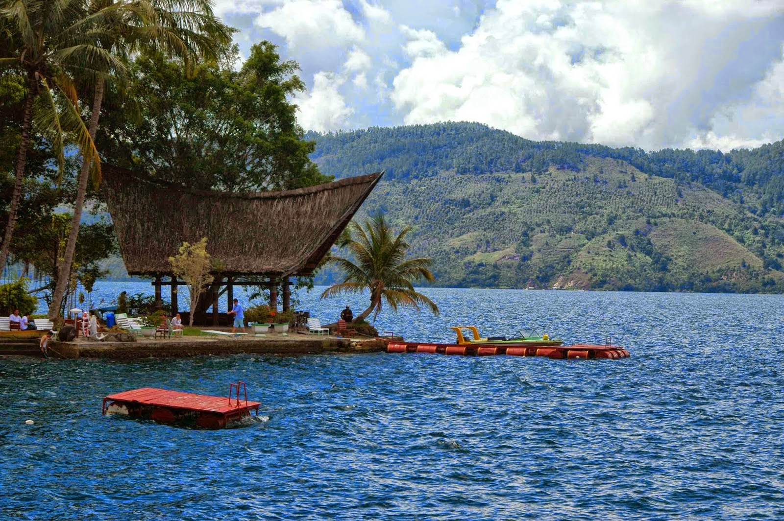 The Natural Beauty of Lake Toba in Sumatra Utara are Amazing Tourist Attractions In Indonesia
