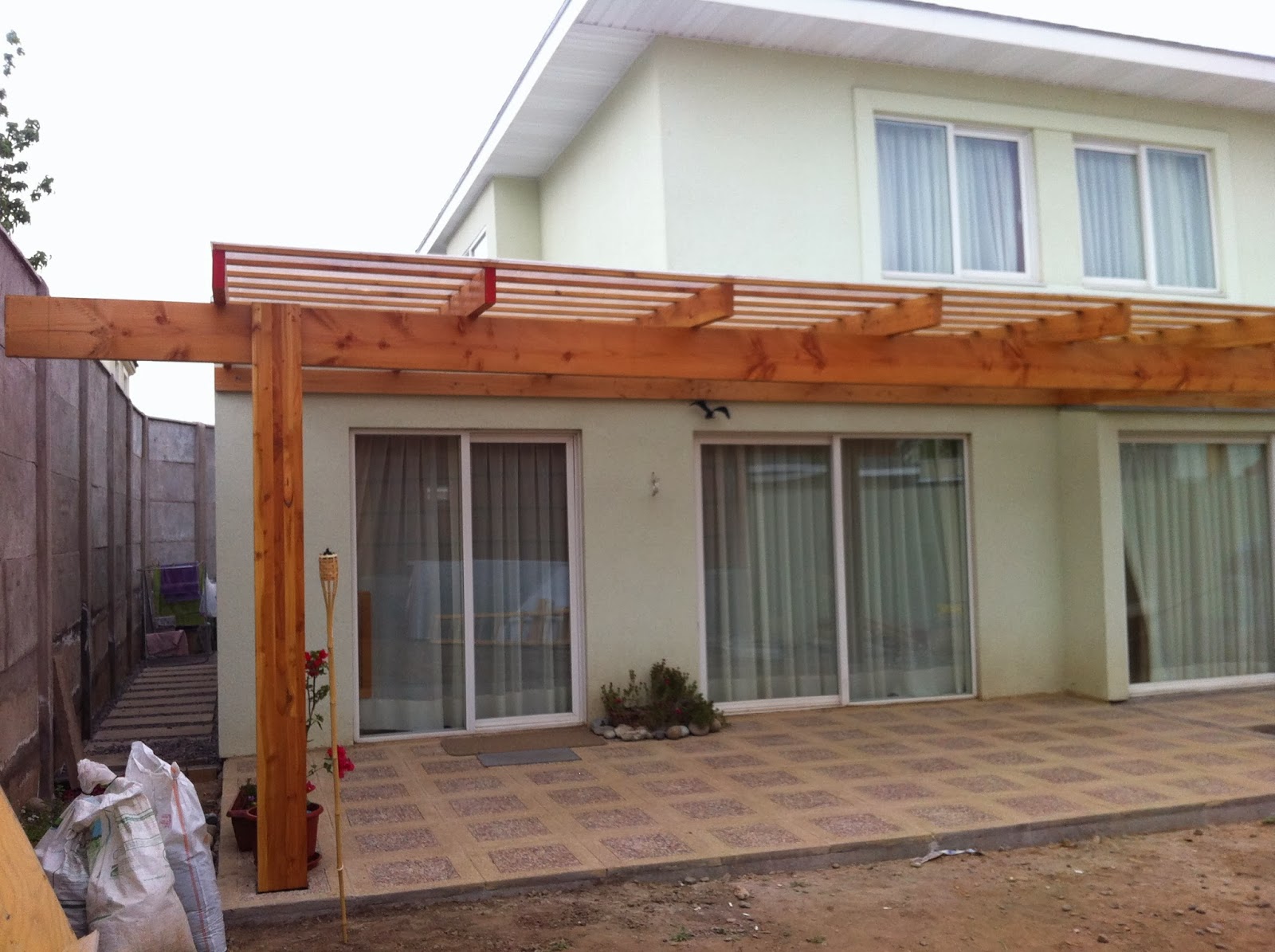 COBERTIZO HECHO EN PINO OREGON, BARNIZ NATURAL, PASTELONES... ~ OBRAS Y