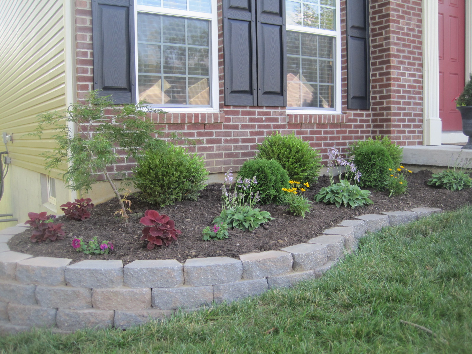 Corner of the house retaining wall | Small front yard landscaping