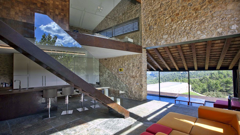 ULTRAPERIFERIAS: Moderna casa de piedra en un entorno natural incomparable