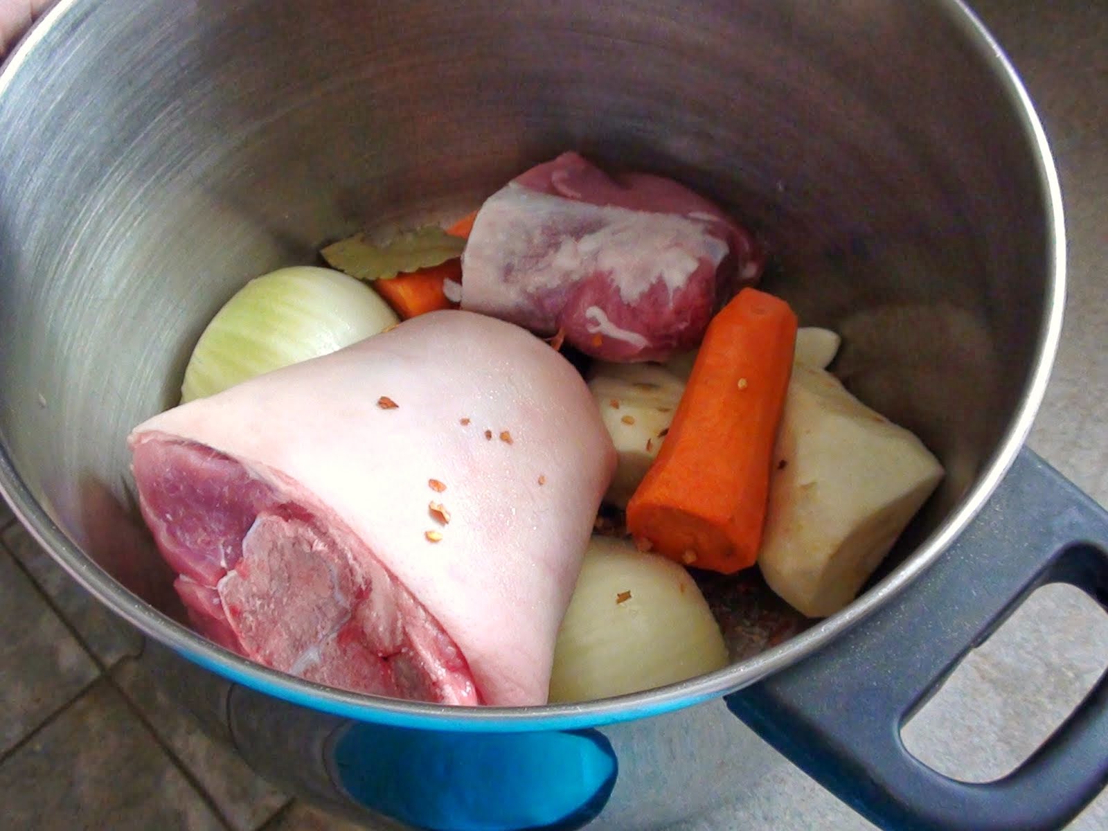 zsuzsa is in the kitchen HUNGARIAN PORK JELLY KOCSONYA