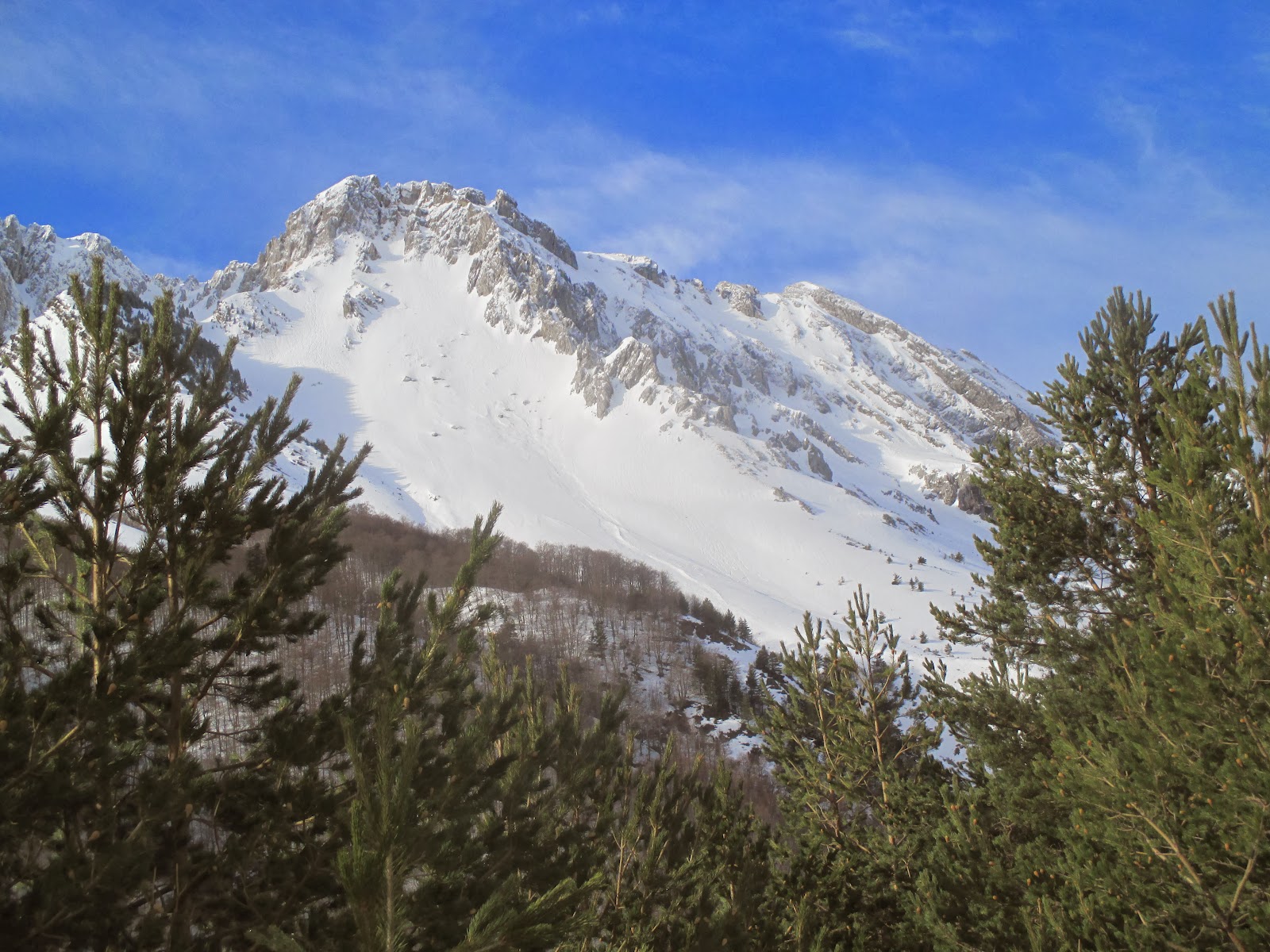 Esqui de montañaen  Zuriza (Pirineo Aragones)