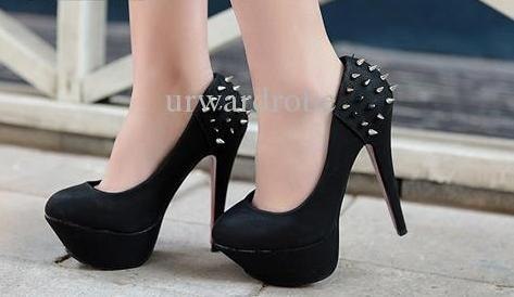 salto alto com spikes