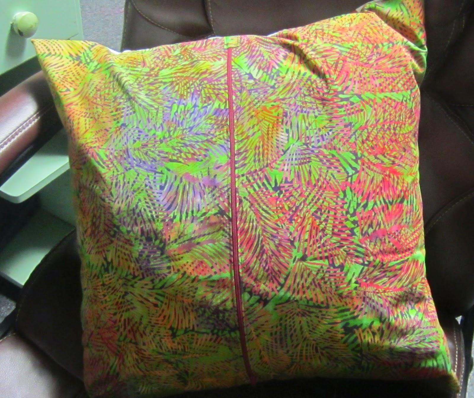 Bejeweledquilts by barb TUTORIAL PUTTING A ZIPPER INTO A PILLOW BACK