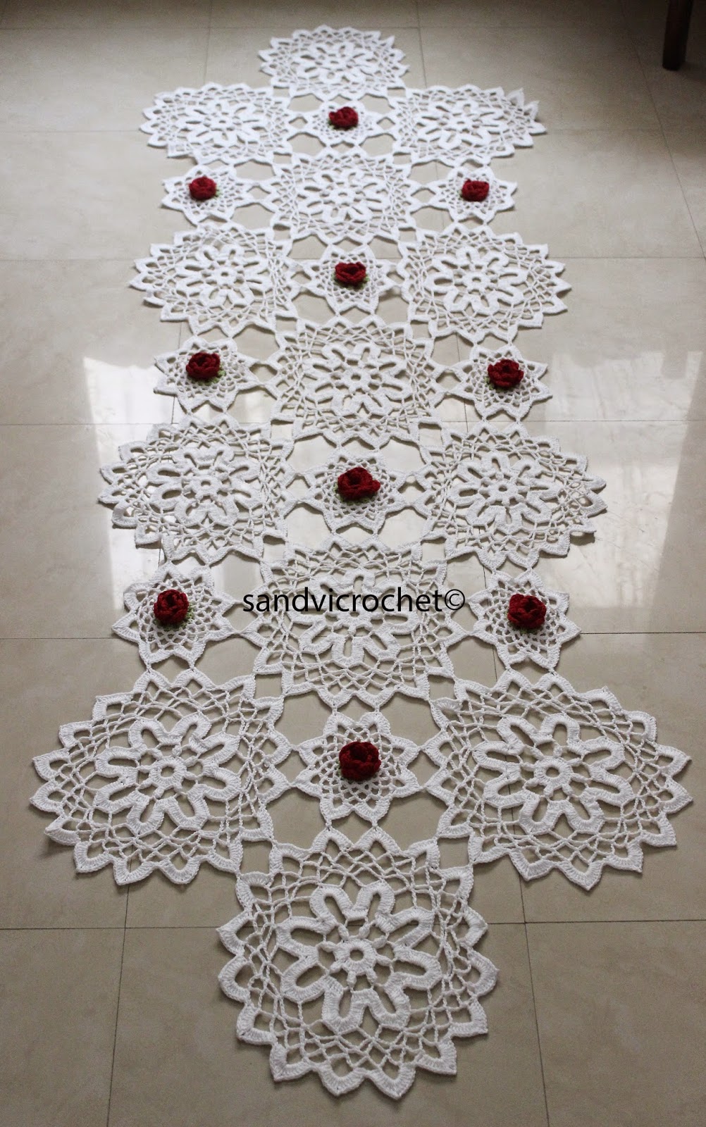 sandvicrochet crochet table runner