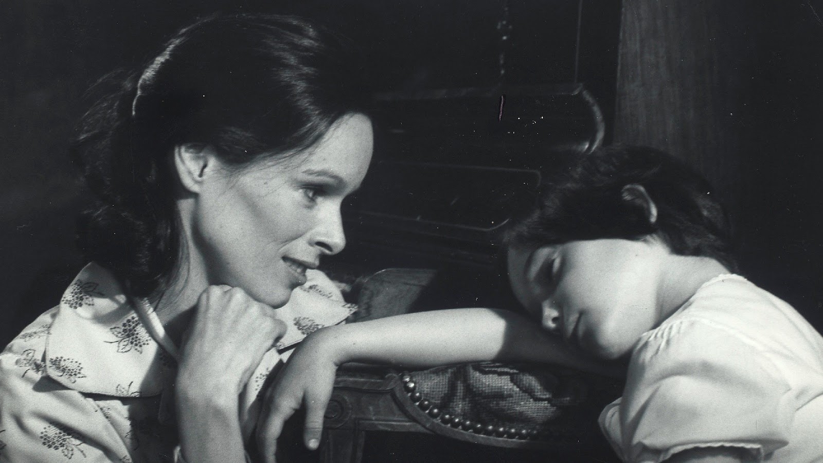 Секс Сцена С Джеральдин Чаплин – Усыновление 1979