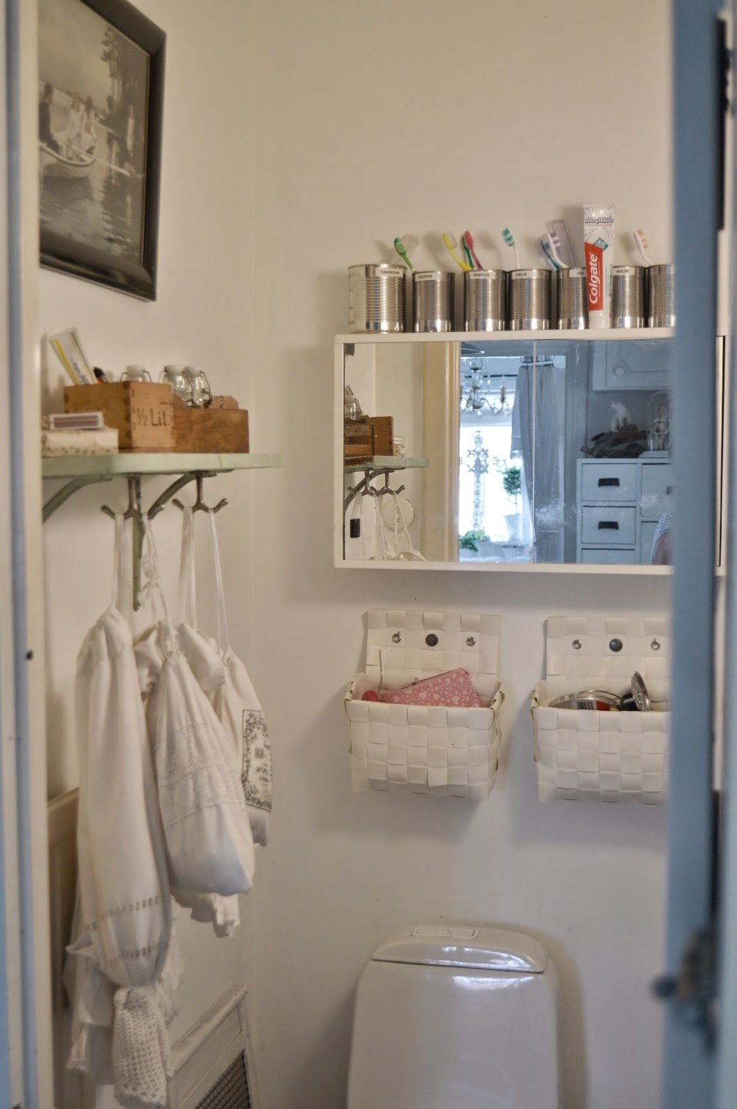Hagbacken.blogspot.se ~: pippigrön hylla i badrummet