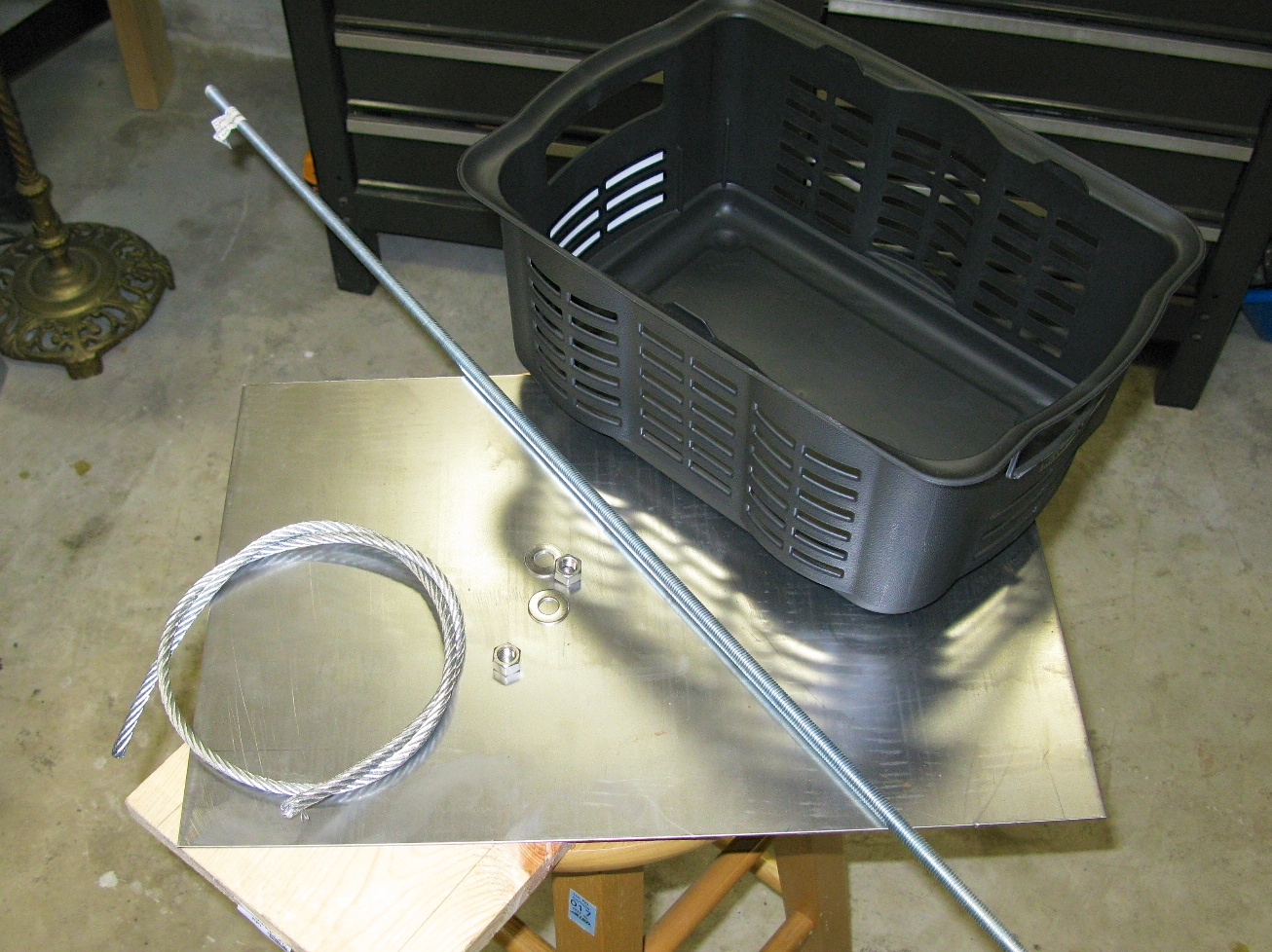A 30 Electrolysis Setup for Cleaning Cast Iron Raven's Nest