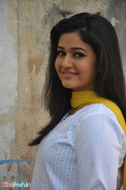 Poonam Bajwa New Cute Stills Poonam Bajwa Latest Cute Photos glamour images