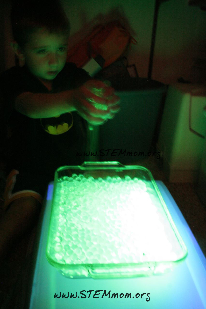 Dr. STEM Mom Glowing Water Beads