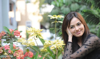 sana khan close up unseen pics